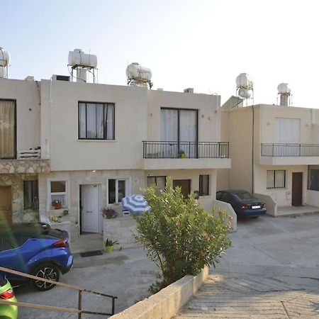 Isabella Court Townhouse Near Venus Beach And Lidl Paphos Extérieur photo