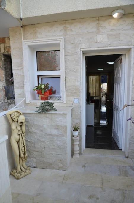 Isabella Court Townhouse Near Venus Beach And Lidl Paphos Extérieur photo