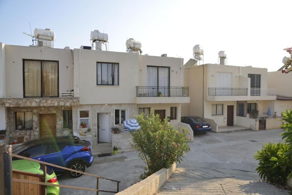 Isabella Court Townhouse Near Venus Beach And Lidl Paphos Extérieur photo