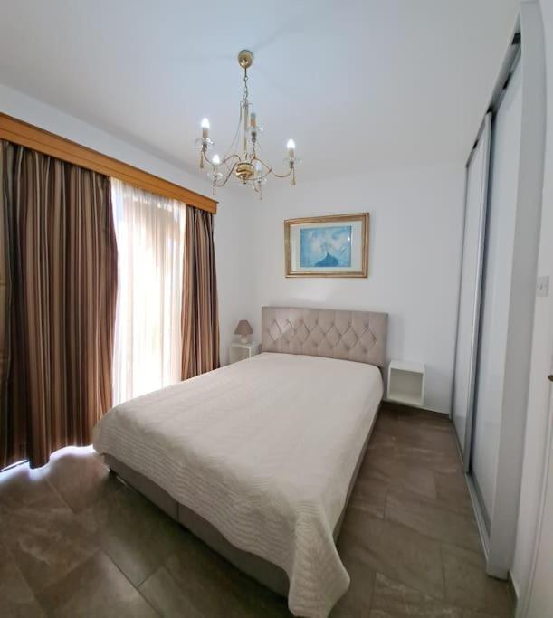 Isabella Court Townhouse Near Venus Beach And Lidl Paphos Extérieur photo